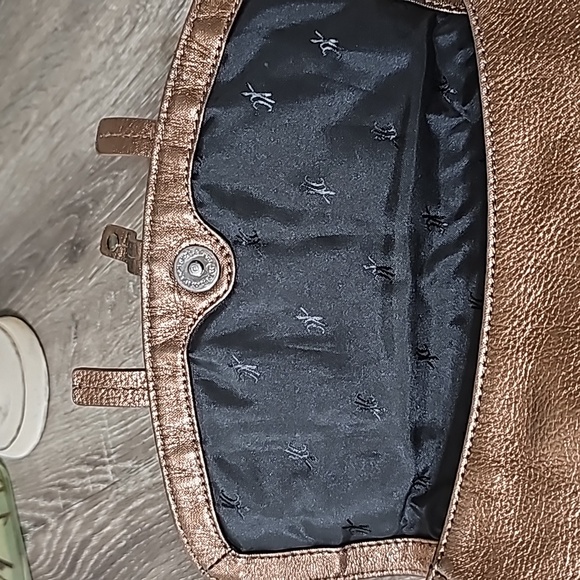 Kenneth Cole Small Bronze Metallic Clutch. - Picture 5 of 7